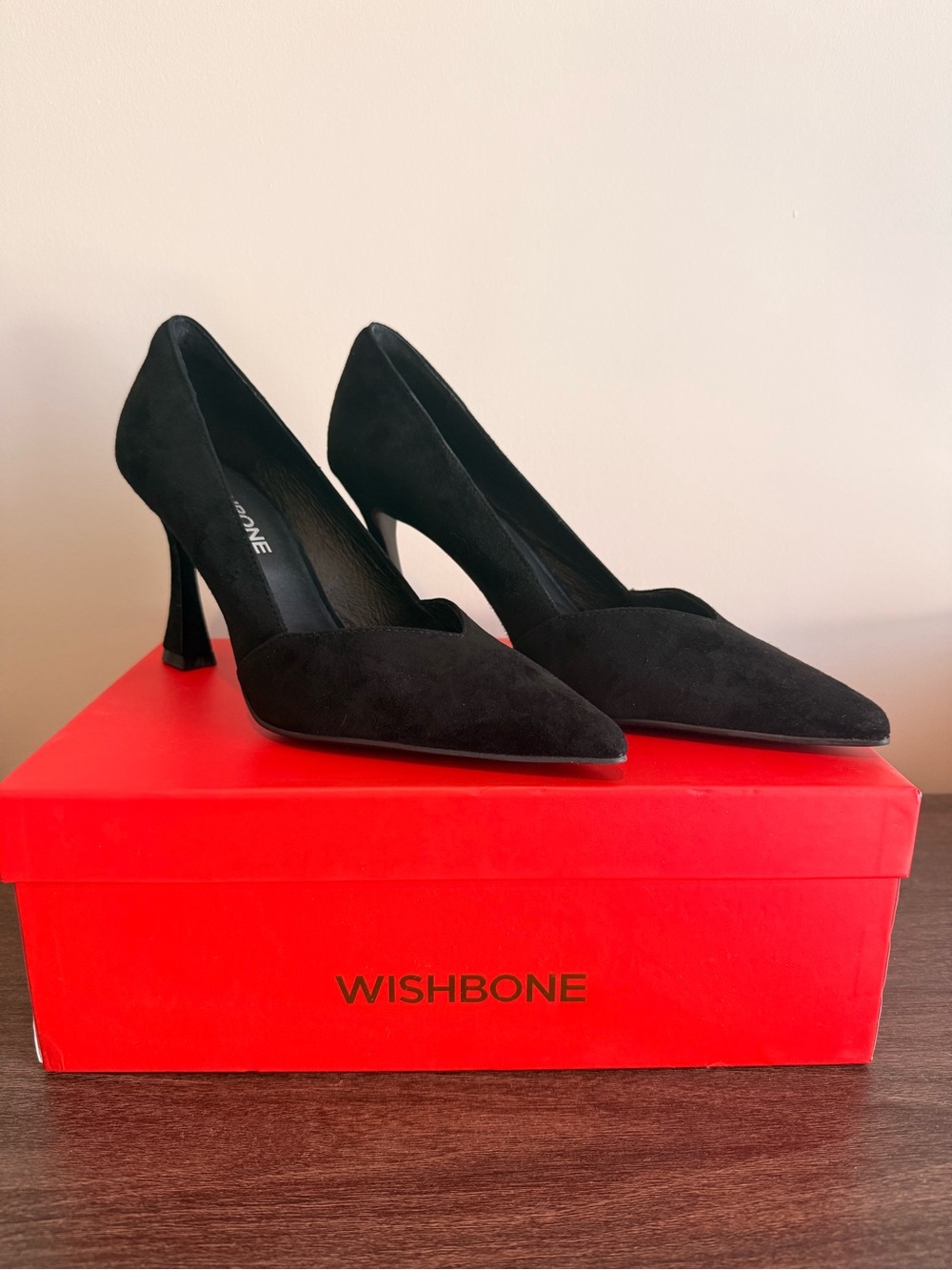 Wishbone Stella Pump (Black)